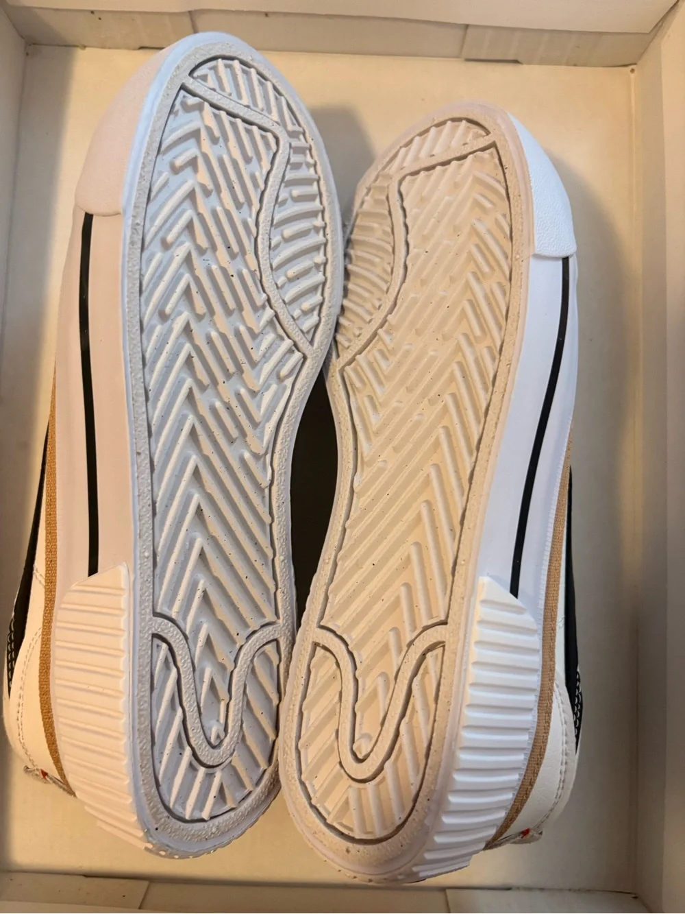 Nike White and Black Low-Top Sneakers